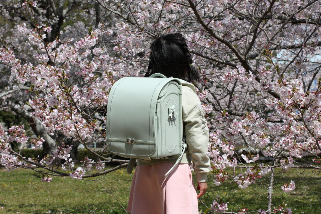 ランドセルのカラーと背中のクッションがふわふわしているのがお気に入りです。