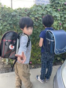 今年一年生になり、「お兄ちゃんと同じランドセルが良い！」と言ってこちらを選びました。